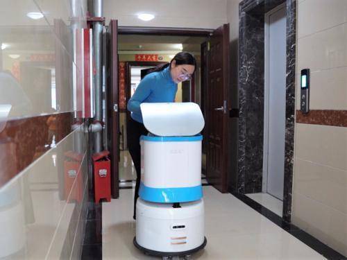 智慧化配送新里程 鄭州機(jī)器人配送服務(wù)正式啟動(dòng)